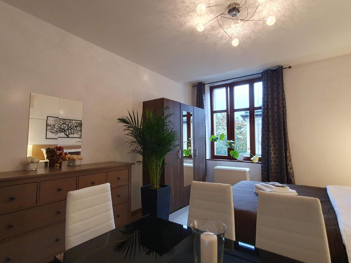 F-3 Rynek-wawel O&p Apartfamily Krakau